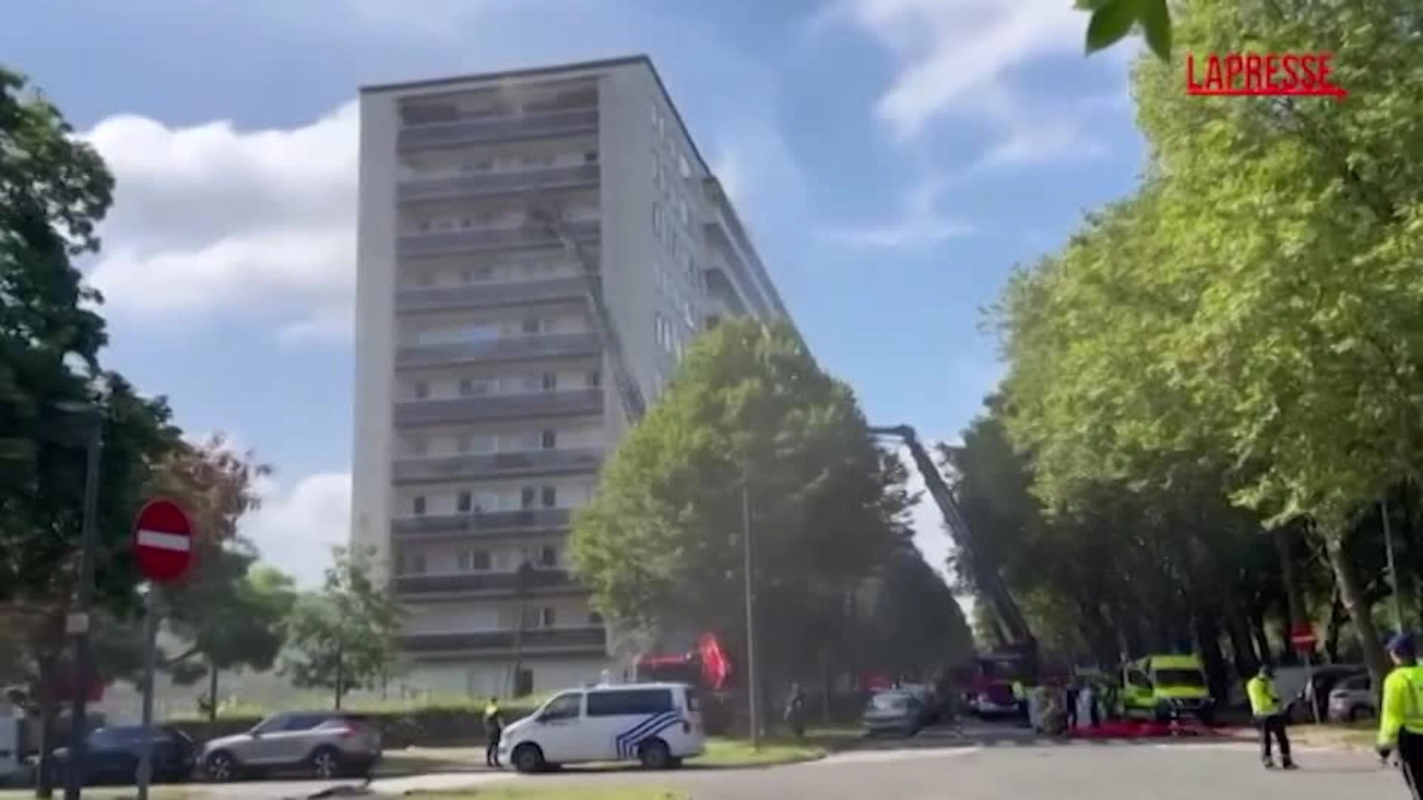 Belgio, incendio in un condominio ad Anversa: diverse vittime