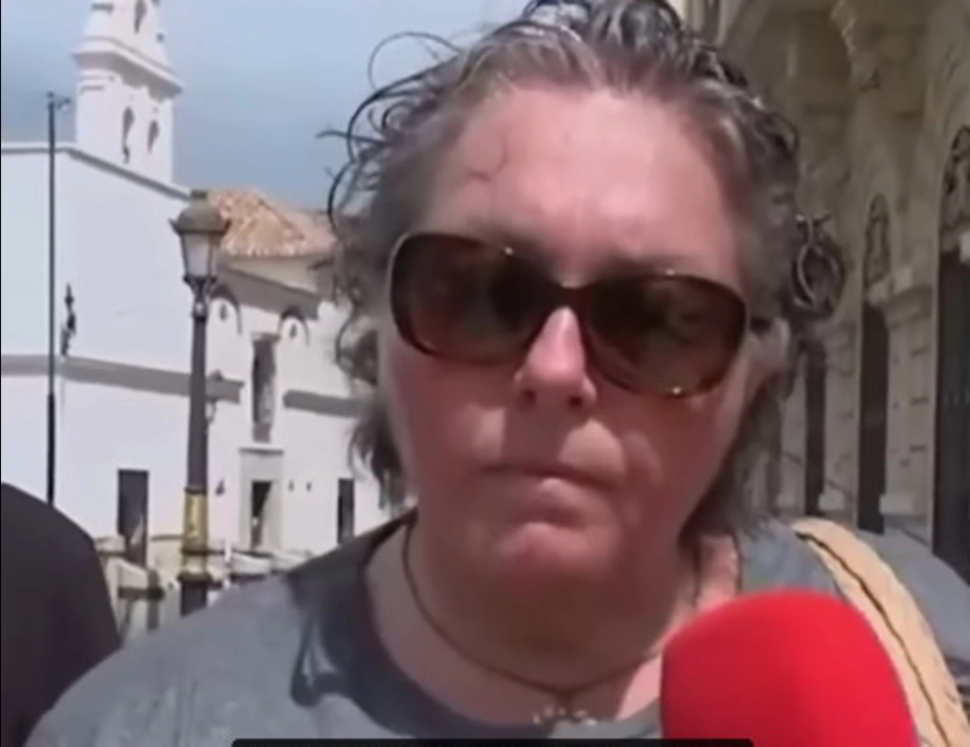 Ceuta, il grido disperato di una madre smaschera Sanchez: "Porta qui i tuoi figli se hai i cogl…"