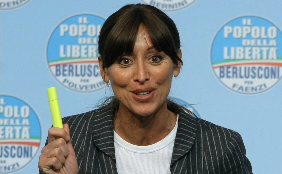 Bernini: "Renzi senza maggioranza sul Senato. La nostra opposizione sarà durissima"