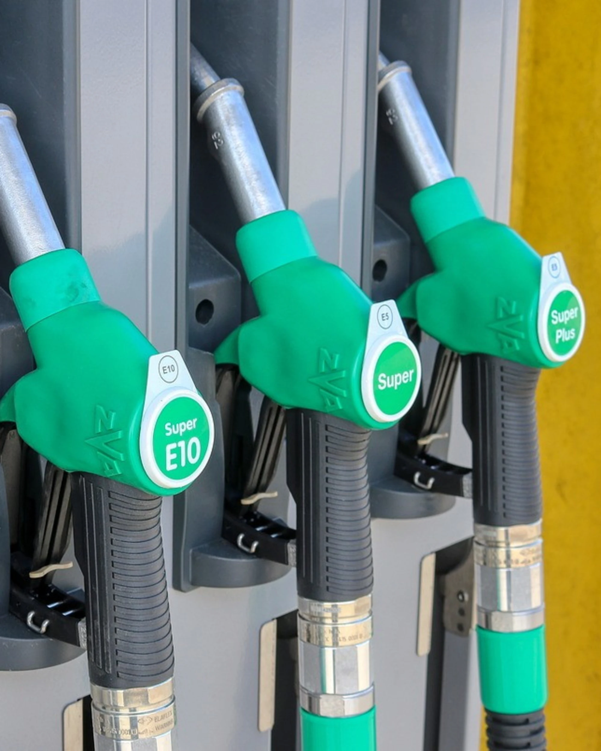 Treviso, non riesce a fare benzina? Pensionato prende a mazzate il distributore