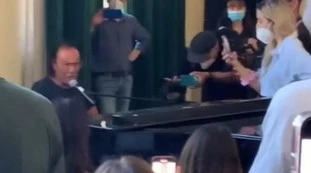 Antonello Venditti? Dove si è presentato a sorpresa poche ore fa: si scatena il delirio