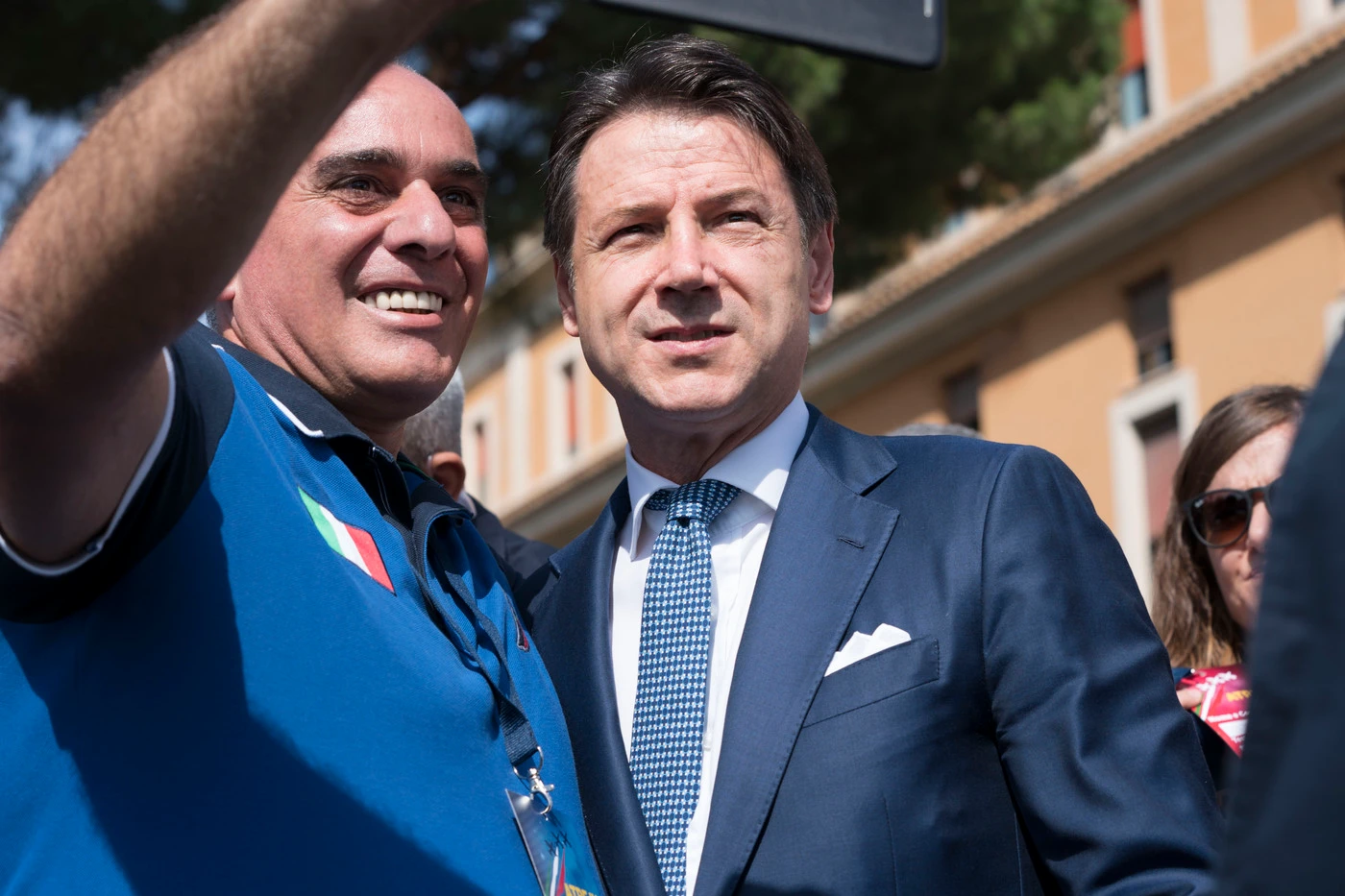 Giorgia Meloni spietata, prima ospita Conte poi lo sbugiarda: "Non sarà mai uno statista, è un maggiordomo"