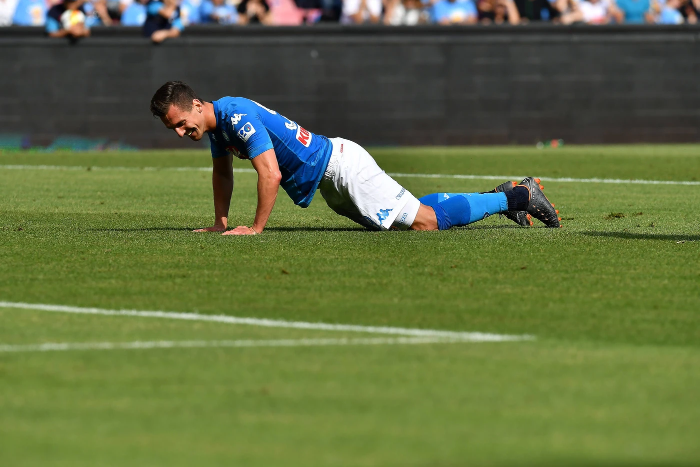Napoli, Arkadiuz Milik rapinato dopo la partita col Liverpool: pistola in faccia, rubato il Rolex