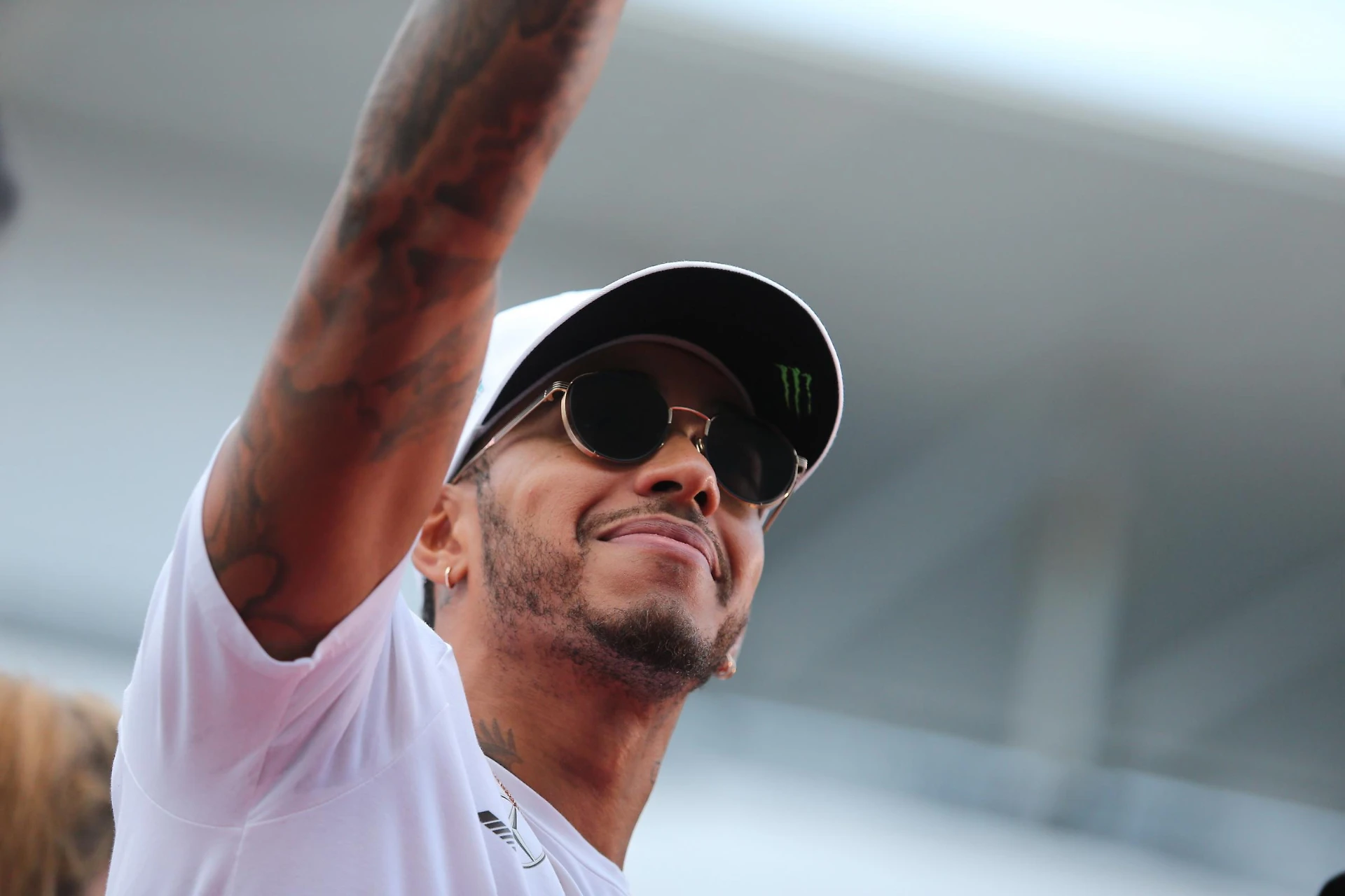 Gp Giappone, Hamilton in pole. Vettel resiste, parte secondo. Penalità per Raikkonen e Bottas