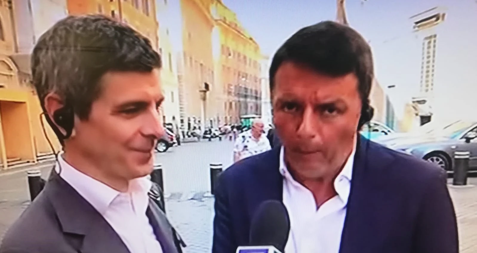Matteo Renzi scippa lo slogan a Matteo Salvini: "Prima gli italiani lo dico io"