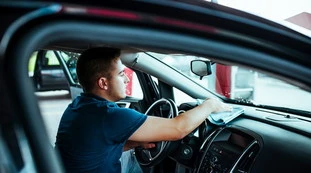 Il cruscotto della vostra auto come nuovo: ecco il trucco infallibile per non sbagliare