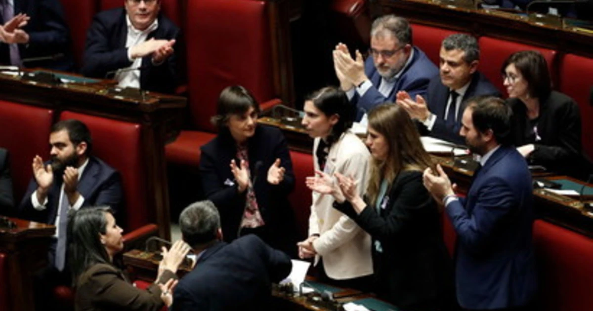 Pd, se sinistra Schlein non riescono ancora a condannare il comunismo