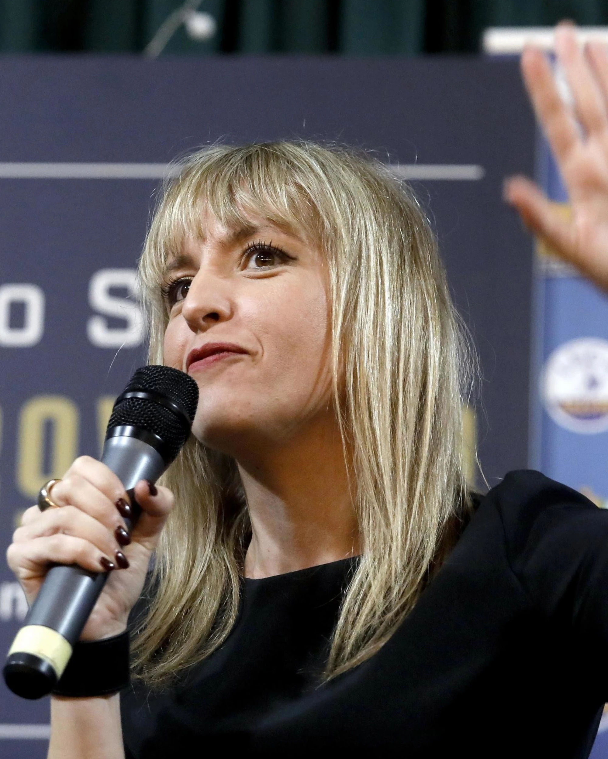 Silvia Sardone ad alzo zero: "Velo islamico, sacco dell'immondizia"