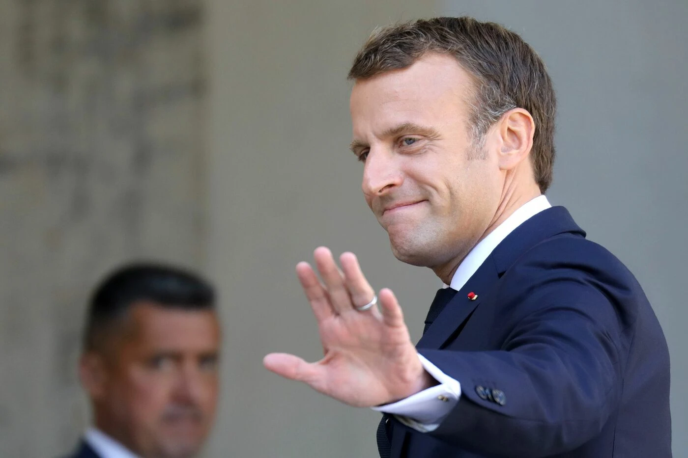 Luigi Di Maio, la piroetta internazionale: adesso corteggia Emmanuel Macron