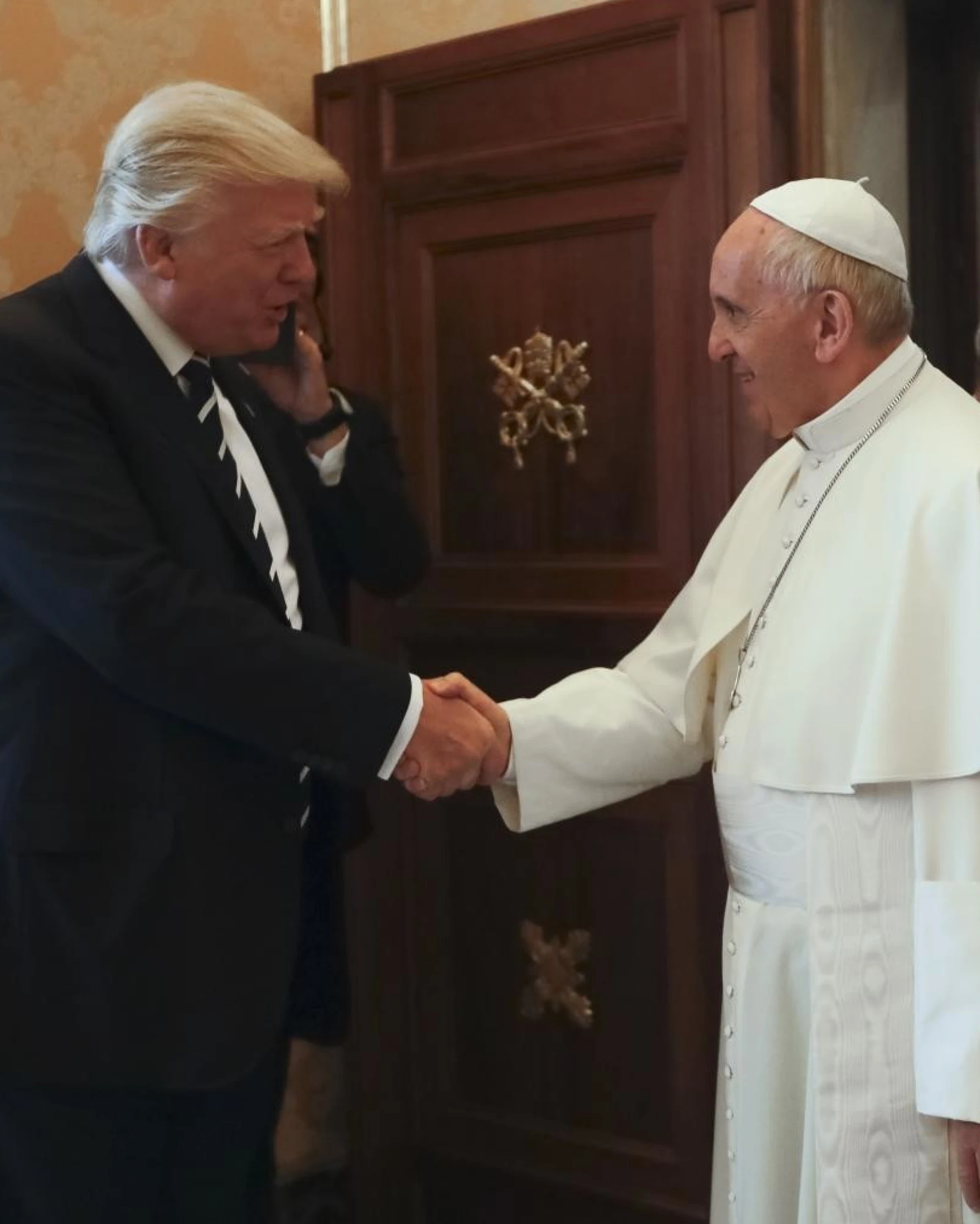 Trump non è fuori posto ai funerali di Papa Francesco