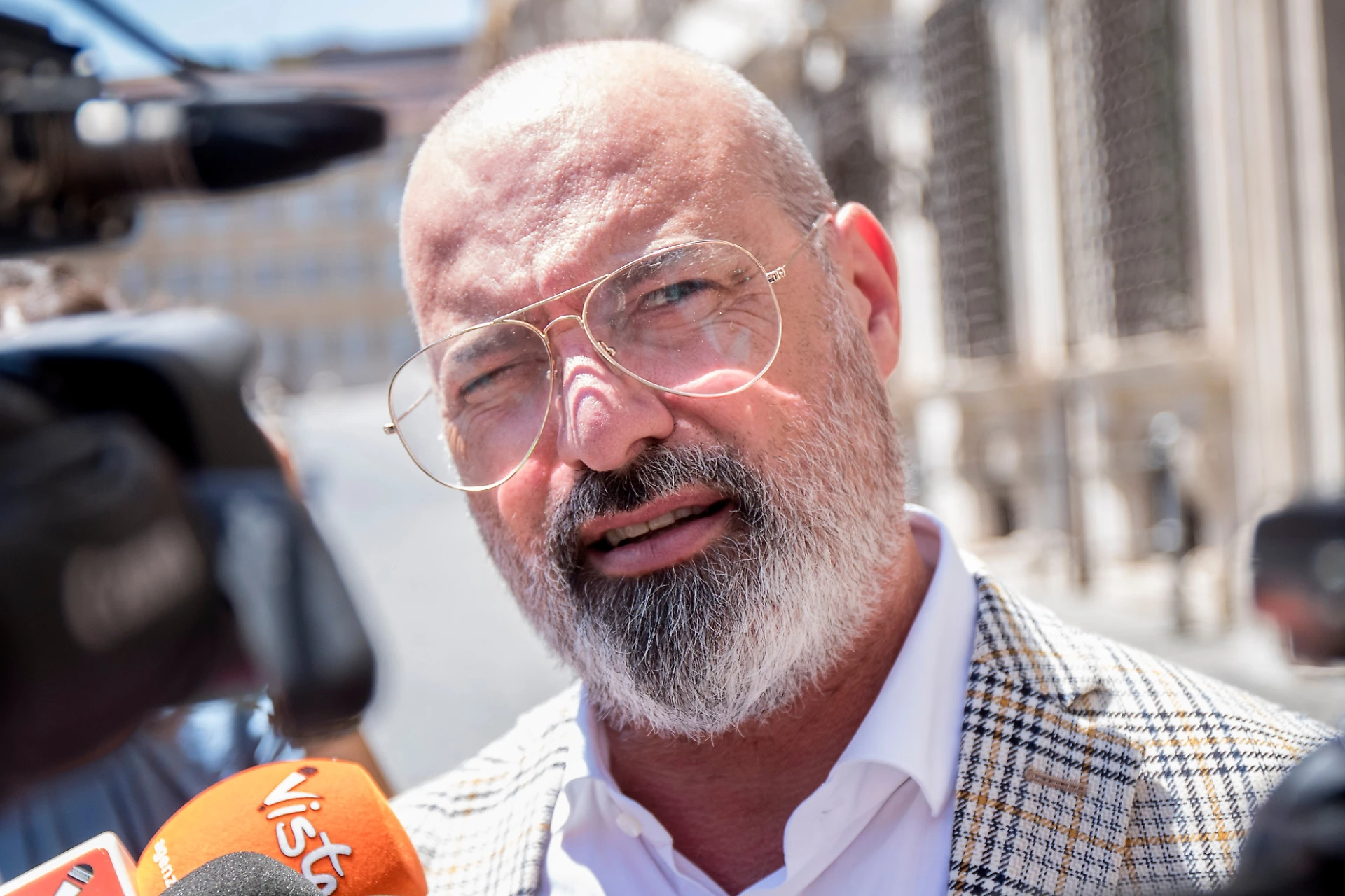 Bonaccini ingaggia anche Sala per farsi tirare la volata decisiva e snobba i big del Pd