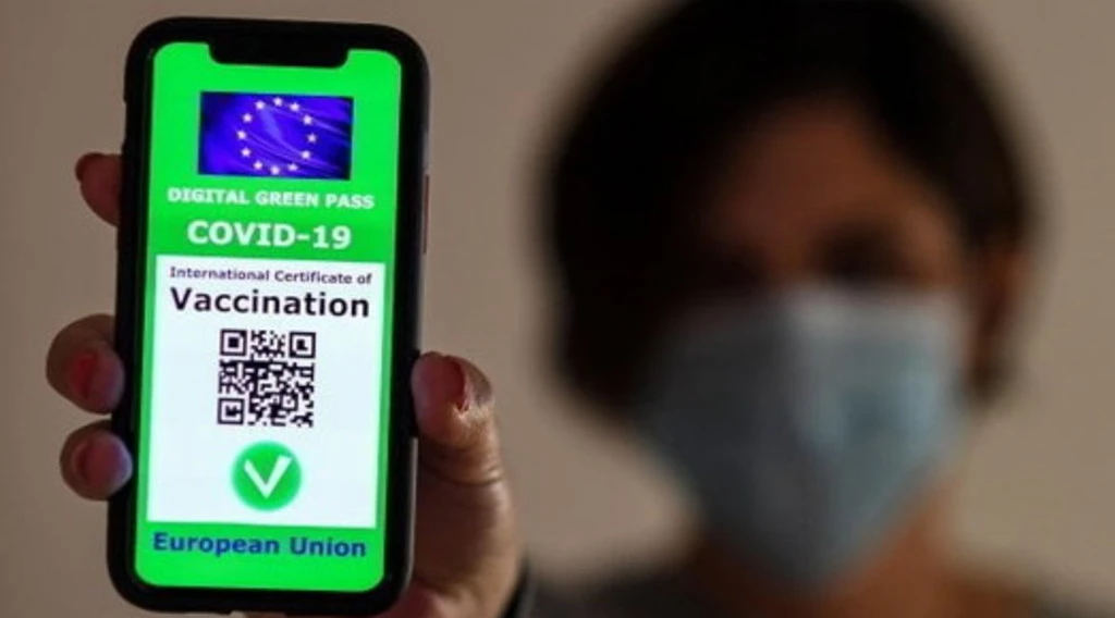 Green Pass obbligatorio, la bozza del dpcm: tempi delle richieste e Qr code, ecco come funzionerà