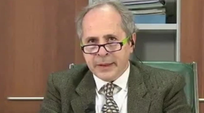 Andrea Crisanti verso l'addio a Luca Zaia: "Si affida a chi dice che il virus è morto, ma gli ospedali tornano a riempirsi"