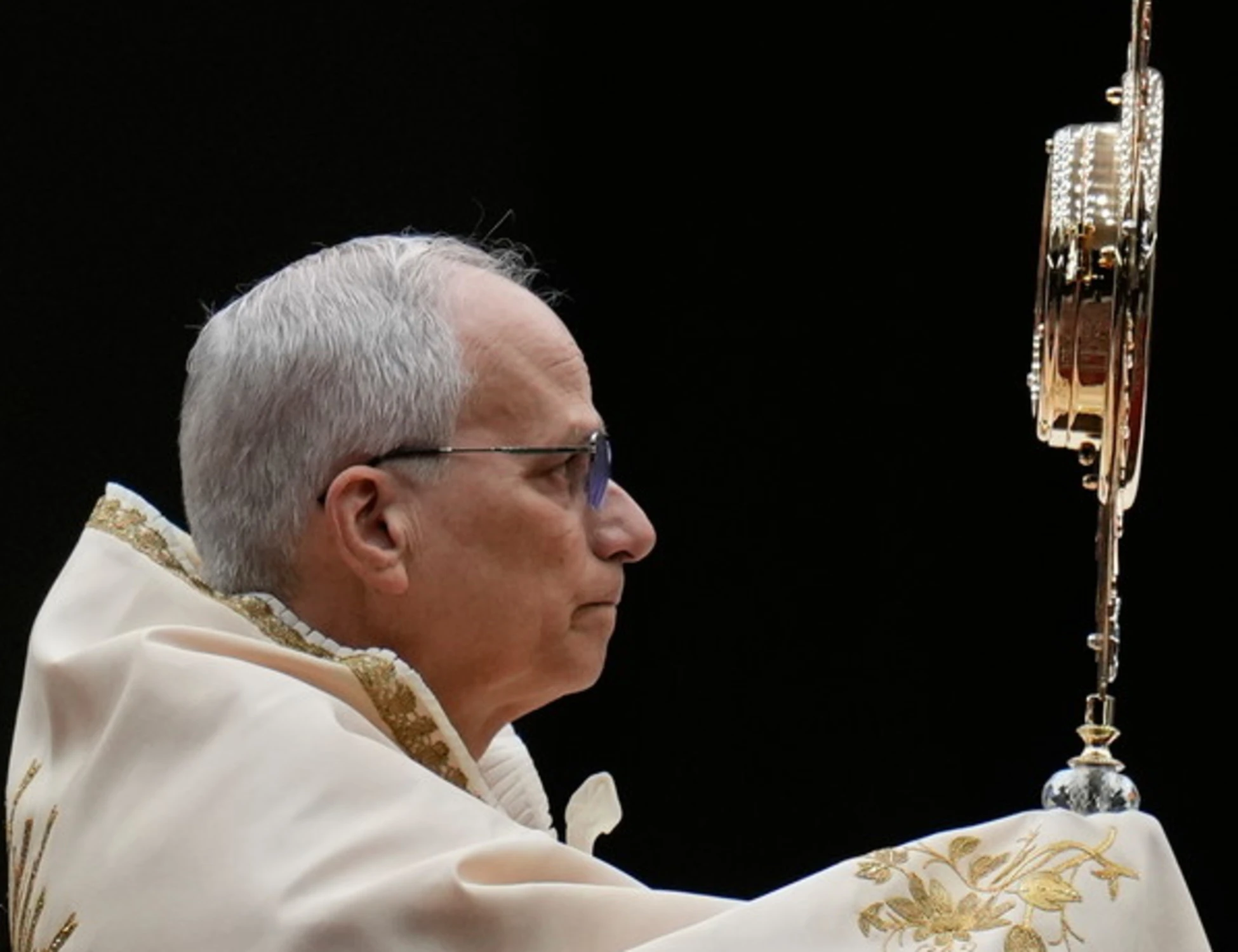 Leggi l'articolo: Urina dentro a San Pietro? La reazione di Papa Leone