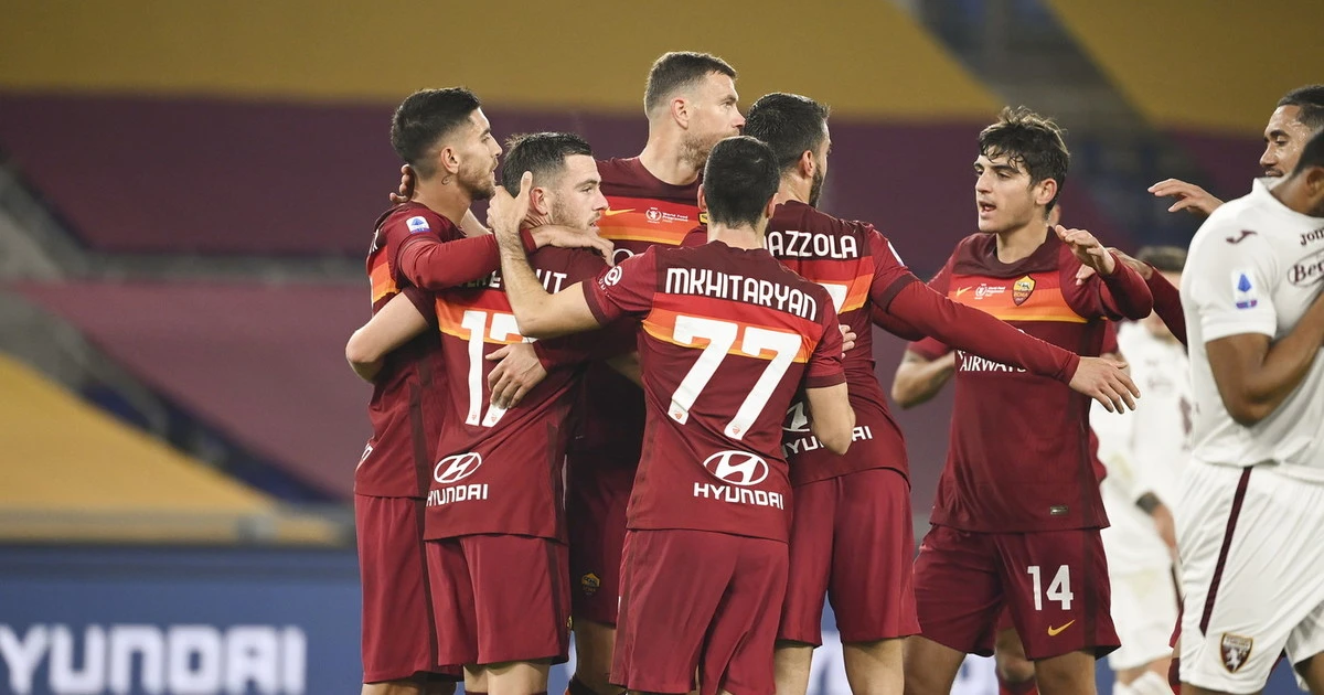 Calcio, tris della Roma che vola al terzo posto: il Toro invece finisce ko