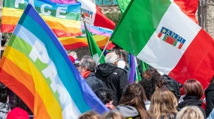 Marce per la pace, cos'è successo in piazza: sfregio alla Meloni