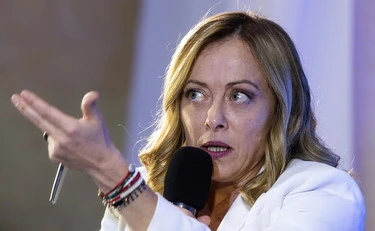 Giorgia Meloni, la stoccata a Schlein: "Uniti solo dall'ossessione di batterci"