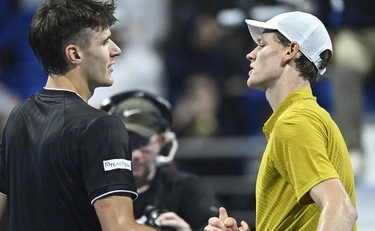 Jannik Sinner, "vai tu per primo": il gesto con Mensik che spiega tutto