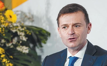 Pd, la truffa del sindaco con "Lello il Sensitivo" e le sim dei profughi