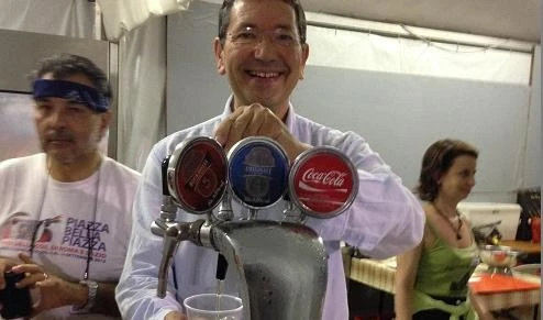 Roma, la spending review del sindaco Marino: "In giunta niente bottigliette, solo acqua di rubinetto"