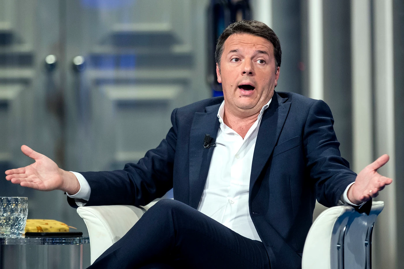 Matteo Renzi sbertuccia Luigi Di Maio: "Non chiedo che capisca, ma che almeno...". Lo tratta come un fesso