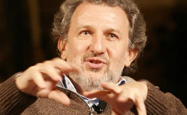 https://media.liberoquotidiano.it/DjcnCJhn-HXlCrrL3jhtwTCunjYnezsMp7y6V0_TSiU/width:800/quality:90/aW1hZ2VzLzIwMjUvMDkvMTQvMDYwNjI5ODg3LTY5M2M0MDRhLWUyNGUtNDVkNC05ZGU2LTc3NDZjNGJjY2NkMS5qcGc.webp