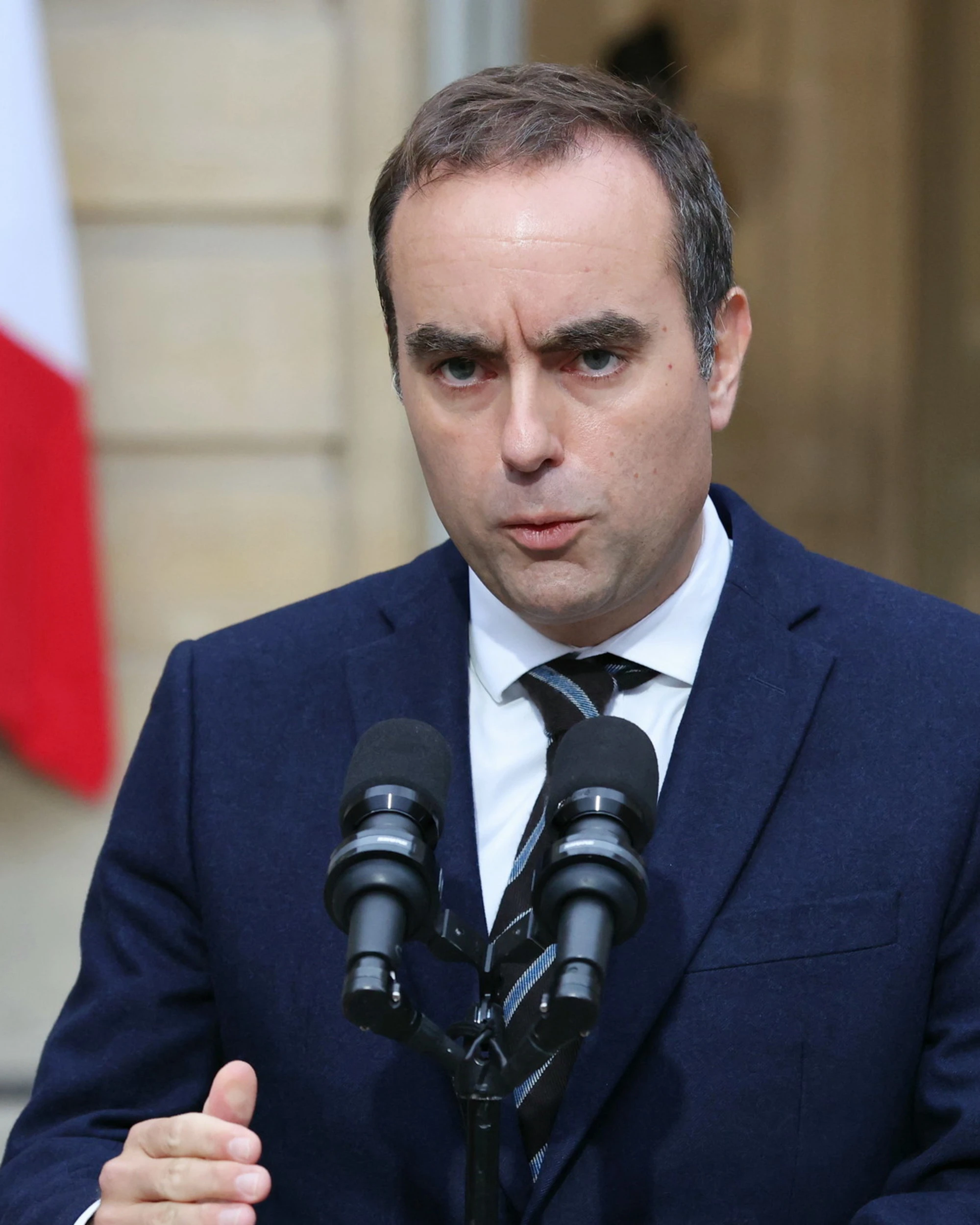 Francia, Sébastien Lecornu si è già dimesso: il governo cade prima di nascere