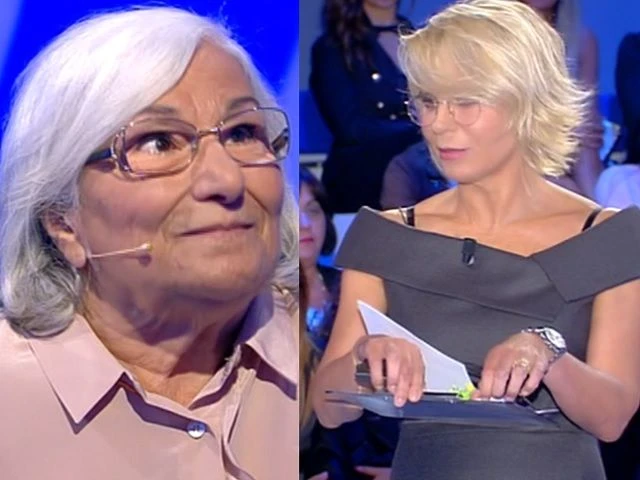 C'è posta per te, l'anziana Maria Rosaria e i dettagli troppo intimi: clamoroso, la De Filippi la censura