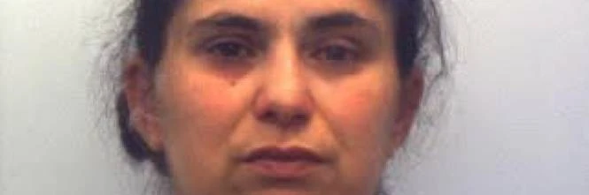 Roma, la bosniaca con 25 anni di condanne non va in carcere: il trucco, come frega la polizia