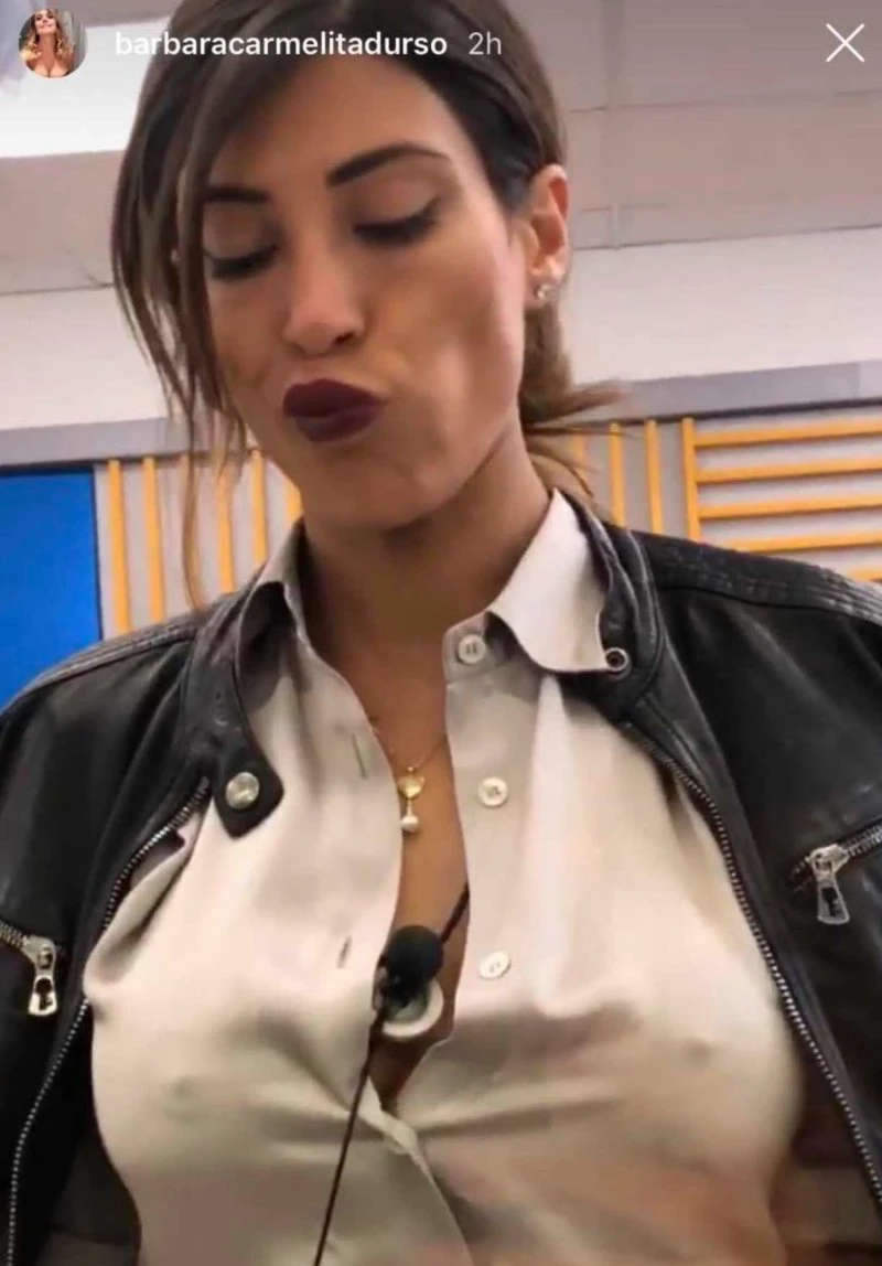 Grande Fratello, il fuorionda choc. Mila Suarez allo specchio, cosa non si era notato: seno in totale libertà