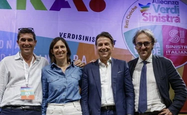 https://media.liberoquotidiano.it/DkaC8NIoCKZzqXI4OlGU_SmChqLuq27DfN9mTFyUGRw/width:800/quality:90/aW1hZ2VzLzIwMjYvMDYvMDYvMDM1NzE5OTEwLTNlNmY2MzZjLWY4MjMtNDlhNy05MjQ1LTJkODllMjU4MjAwYi5qcGc.webp