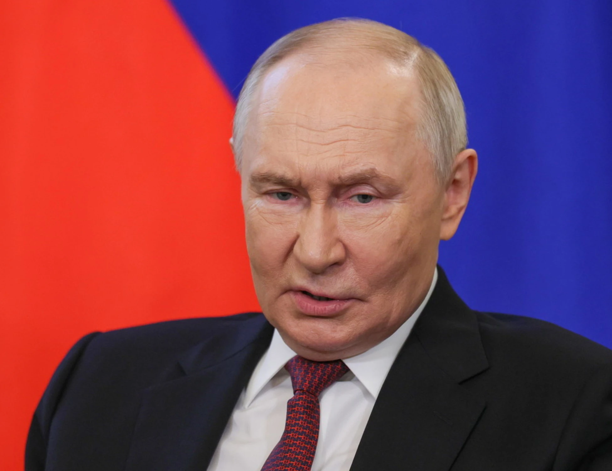 Vladimir Putin umiliato a casa sua? Minaccia di usare l'atomica