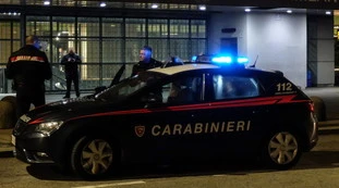 Parma, tunisino sfascia la stazione e cerca di far deragliare un treno: tragedia sfiorata, carabiniere ferito