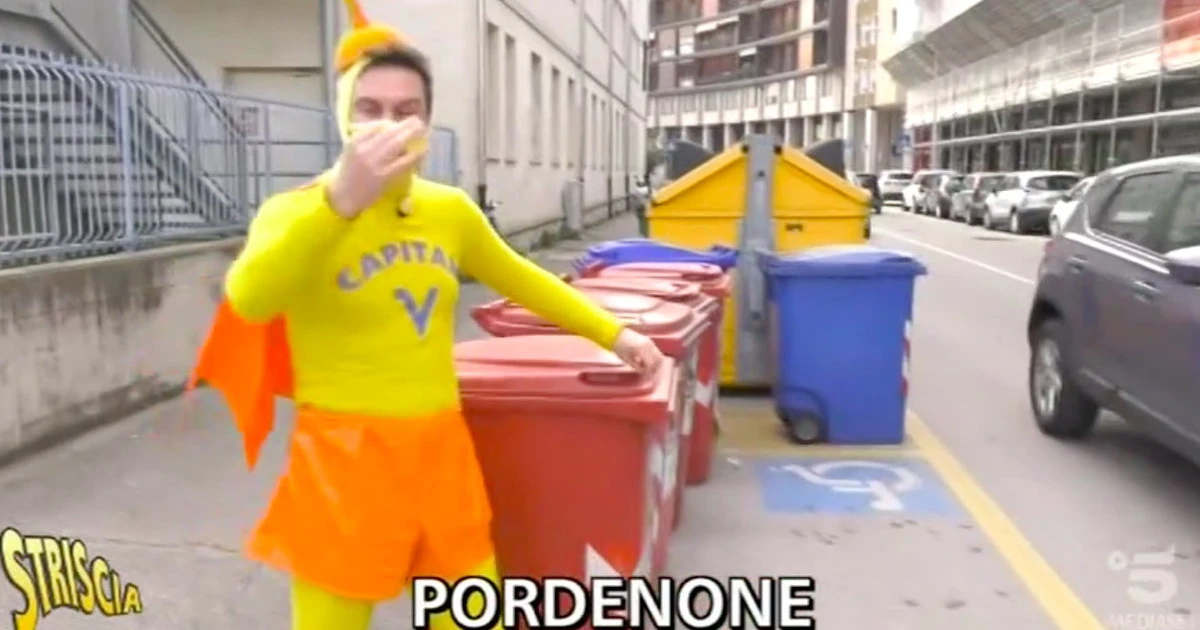 Striscia la Notizia, cassonetti sui posti per disabili a Pordenone: una vergogna tutta italiana