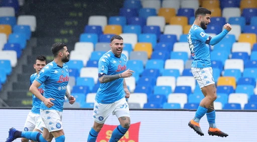 Il Napoli gioca a tennis e polverizza la Fiorentina: 6-0, Insigne in stato di grazia