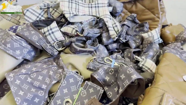 Bologna, sequestrati 4 mila prodotti non sicuri e articoli contraffatti