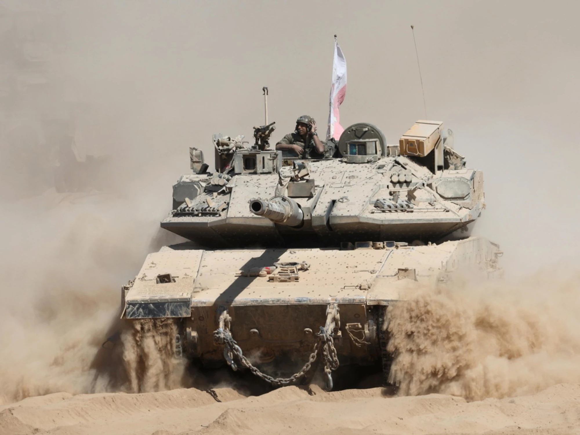 Israele penetra a Gaza City: assalto finale, aperta la strada per l'esodo