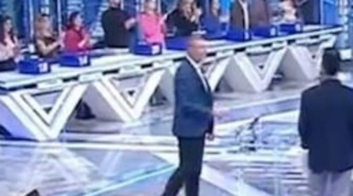 Affari Tuoi, la profezia-disastro su Simone: "Ha 75.000 euro, il dottore lo sa"