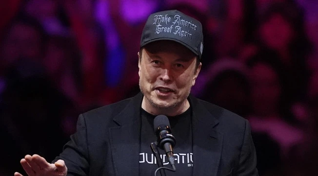Elon Musk agita il Capodanno in Europa: " Steinmeier è un tiranno antidemocratico"