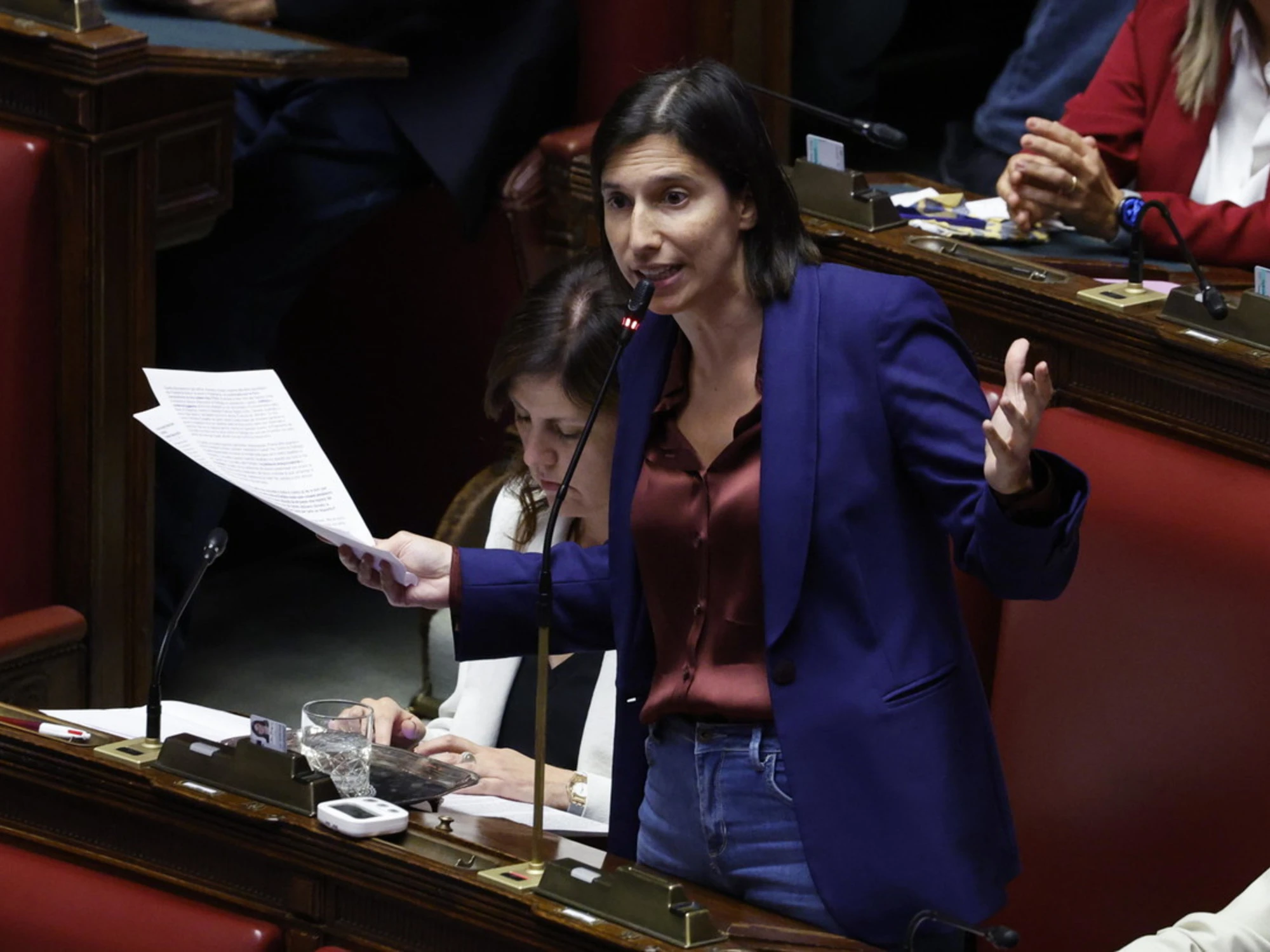Elly Schlein, urla in aula contro Meloni: "Molla la clava, fai il premier!"