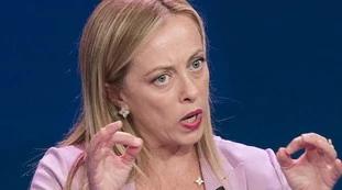 Immigrazione, Giorgia Meloni contro Luciana Lamorgese: "Al Sud sbarchi incontrollati. Pugno duro solo con gli italiani"