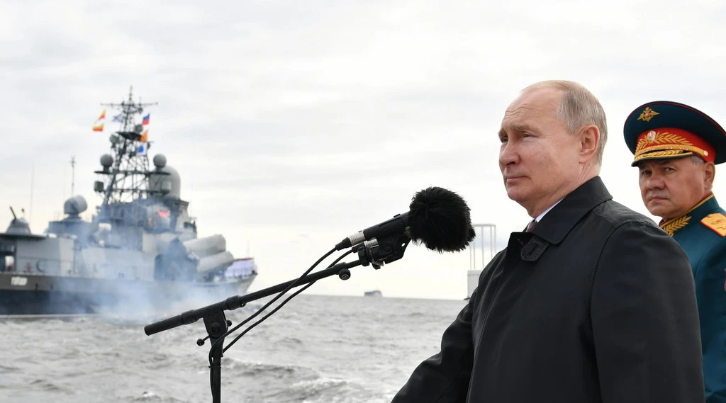 Vladimir Putin, l'Europa lo sfida. FT: "Verso il blocco dei visti"