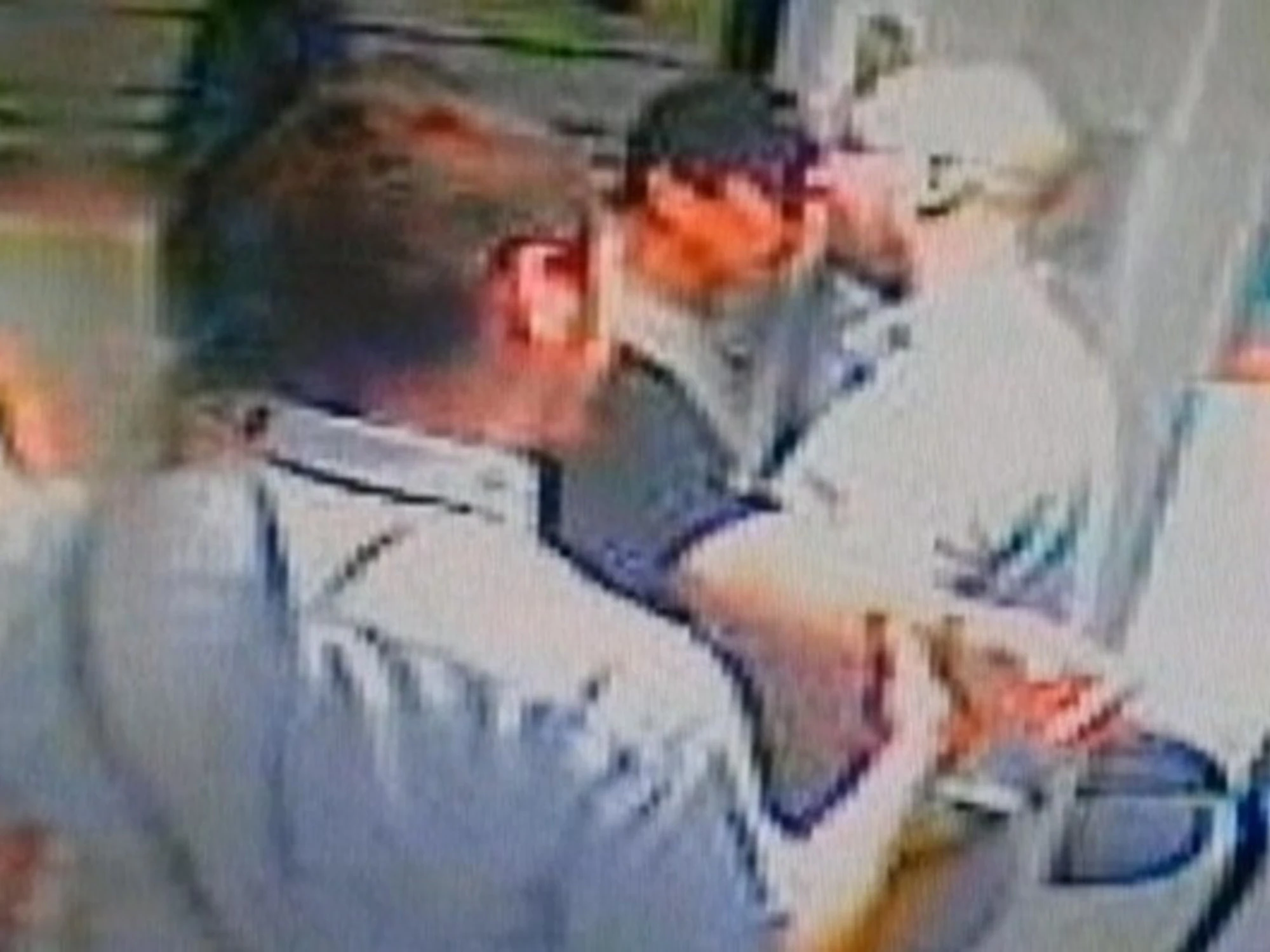 Treno Bozzolo-Milano, "biglietto prego"? L'orrore: chi massacra il capotreno