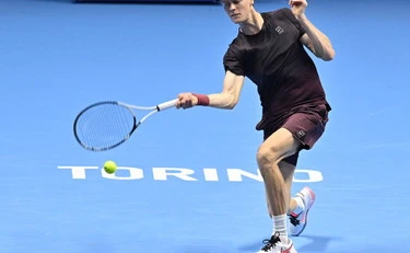 Jannik Sinner strapazza De Minaur: il colpo pazzesco, tutti in piedi