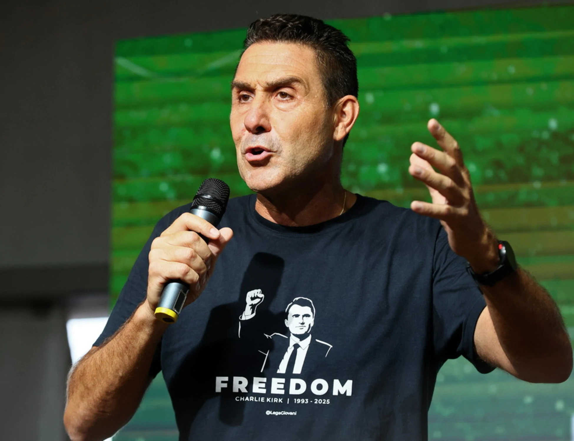 Il generale Vannacci smentisce Mario Adinolfi: "Mai incontrato"