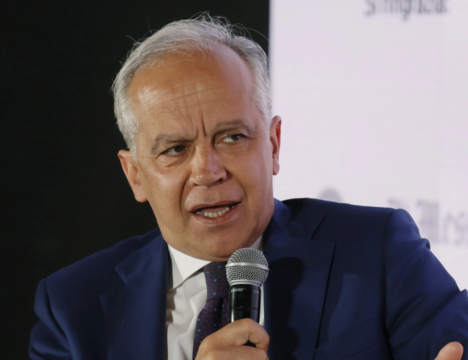 Piantedosi e membri Ue respinti in Libia. E a sinistra fanno festa