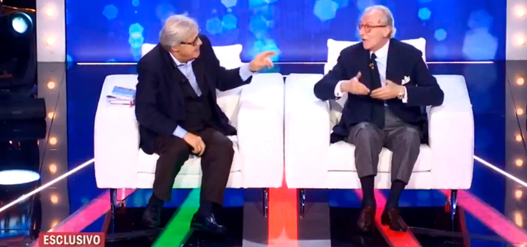 Vittorio Feltri e Vittorio Sgarbi, il fuorionda a Live-Non è la D'Urso: "Io sono fro***", "Culattone"