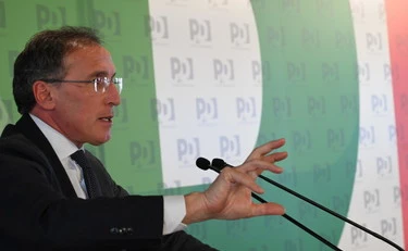 Boccia sbanda dopo la disfatta: "Voto solo per le Marche". E Fdi lo inchioda