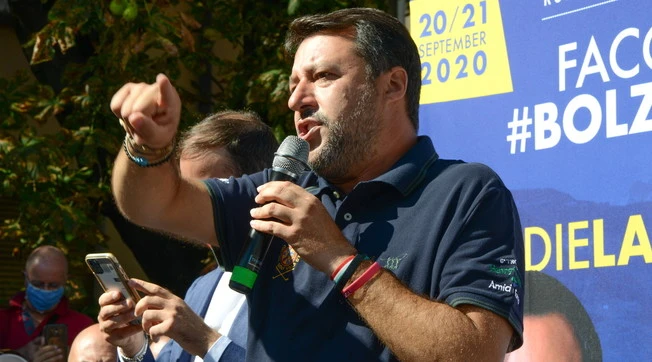 Matteo Salvini, lo studio accademico secondo cui la sua linea sull'immigrazione fa male ai bambini