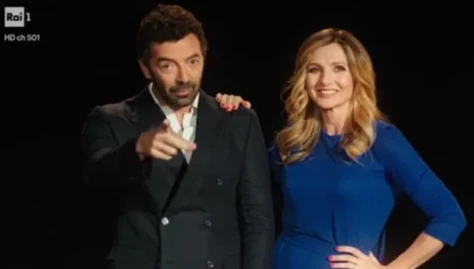 La Vita in Diretta, Lorella Cuccarini lancia una frecciata a Barbara D'Urso: "Si può avere un caffè?"